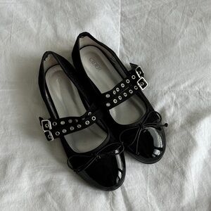 Cute black flats